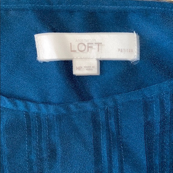 4/$20 SALE Loft Dress Shirt - Picture 2 of 5